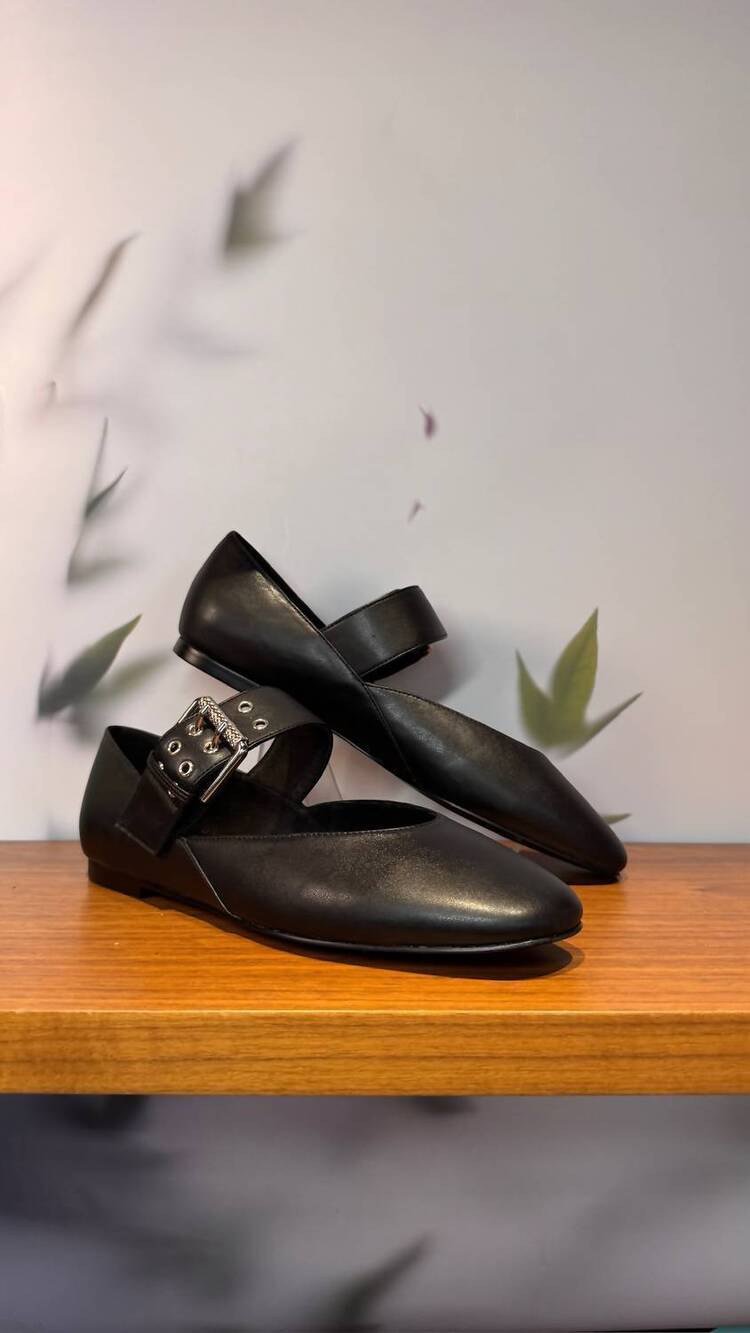 NEW JEFFREY CAMPBELL women's fouette flats in black